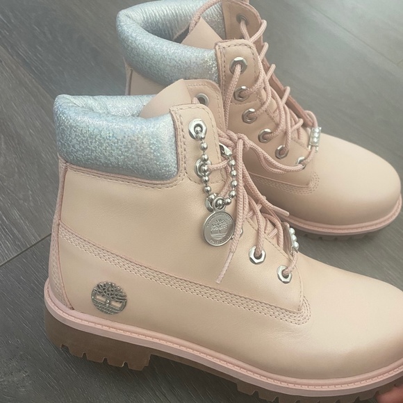 New💗Women’s Timberland 6" Metallic Collar Premium Boot - Cameo Rose / Silver - Picture 1 of 6